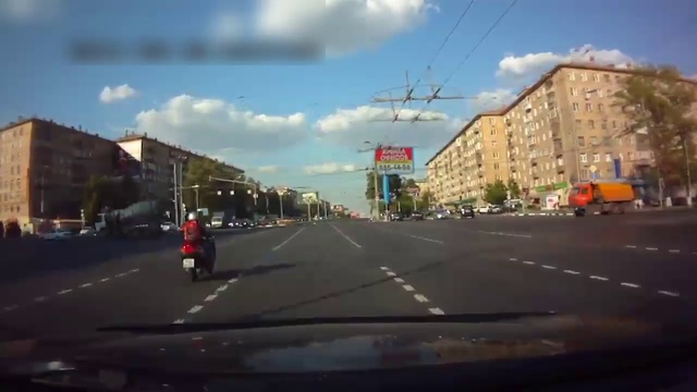Многотонник расплющил мотоциклетку смотреть онлайн