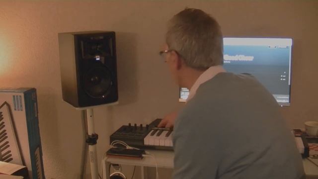 KRK ROKIT RP5 G4 vs JBL LSR 306p MKII STUDIO REFERENCE MONITORS ¦ DEMO & REVIEW смотреть онлайн