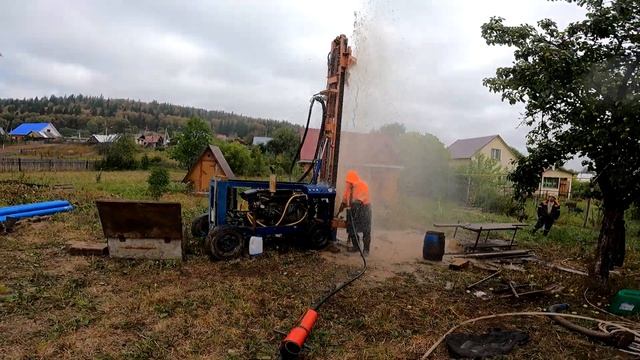 Скважина по сложным неоднородным сыпучим грунтам.A well on complex heterogeneous loose soils. смотреть онлайн
