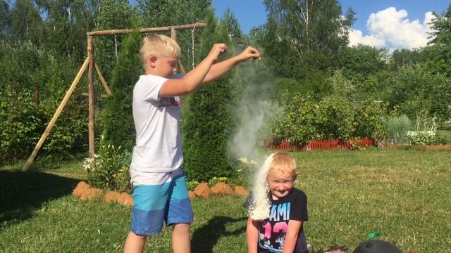 Челлендж Шарики с сюрпризами лопаем над головой CHALLENGE SURPRISE TOYS GIANT BALLOON POP смотреть онлайн