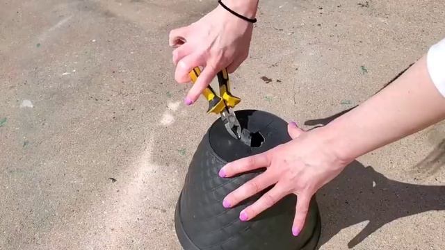 15 GENIUS POOL NOODLE Hacks Everyone Should Know! (seriously) смотреть онлайн