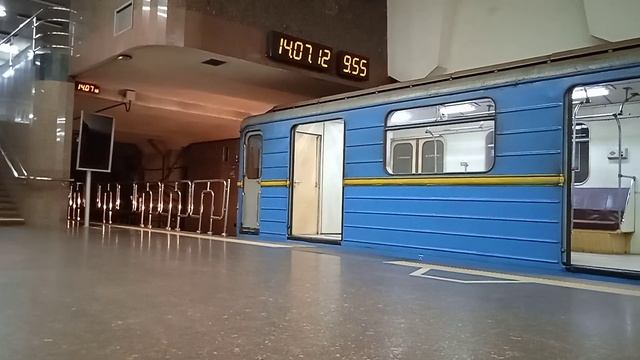 81.718 на станции Алексеевская.Харьков метро. смотреть онлайн