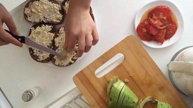 Корисний сніданок. ПП бутерброди з авокадо і яйцем пашот