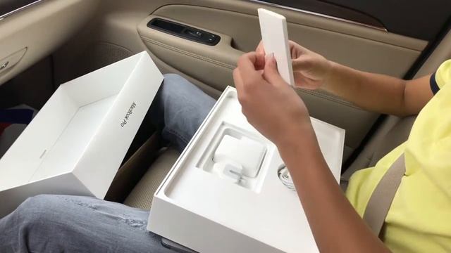 UNBOXING MacBook Pro 13'' (Touch Bar): AVEC KRAM