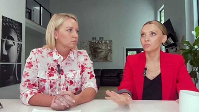 Приехала студенткой, а теперь зарабатывает миллионы. Как стать топовым агентом недвижимости в США? смотреть онлайн