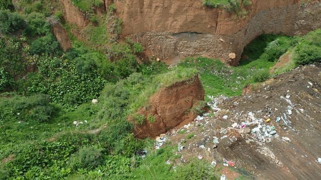 Стихийная свалка село Чалма, нет ямы Беккари, загрязнение реки Тар_1 смотреть онлайн