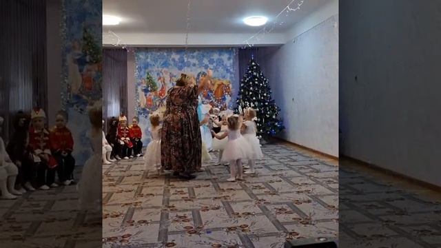 "ВАЛЬС СНЕЖИНОК" смотреть онлайн
