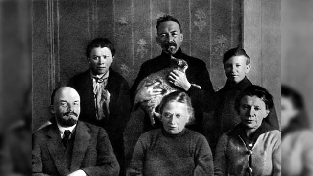 Злой рок семьи Ульяновых: Как сложились судьбы братьев и сестер Ленина смотреть онлайн