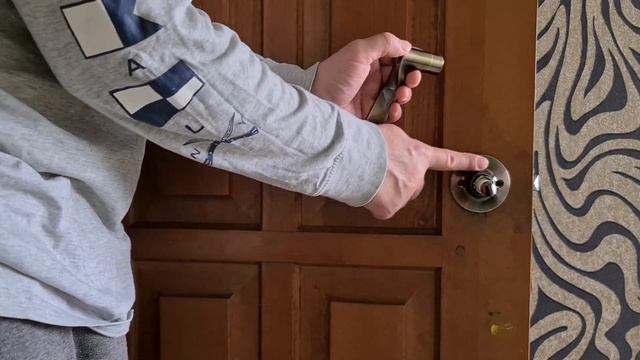 БЫСТРЫЙ ремонт дверной ручки! смотреть онлайн