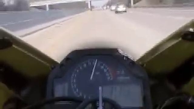 2003 Honda CBR600RR top speed @ 173 mph смотреть онлайн