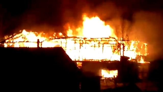 Соседи горят смотреть онлайн