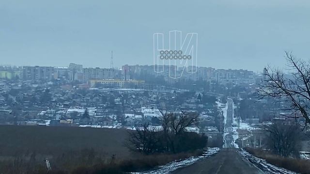 Заезд в Артемовск с западных окраин по пока еще доступной дороге. смотреть онлайн