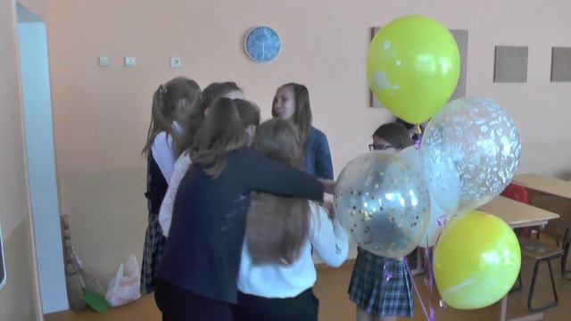 ОООО!!! СЮРПРИЗ УДАЛСЯ!!!!Поздравление ДАРЬИ СШ №1 смотреть онлайн