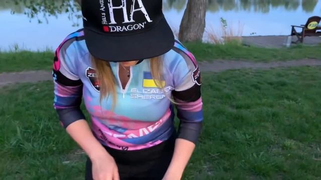 ЛИЗА ГОТОВИТ РЫБУ! Уха из амура, линя, щуки и окуня на рыбалке! Жарим рыбу на костре! смотреть онлайн