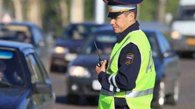 На сколько инспектор ДПС может забрать документы и может ли он уносить их в патрульную машину смотреть онлайн
