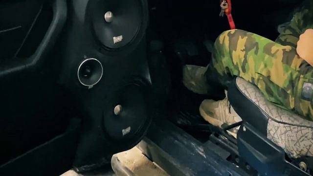 Громкий фронт до20тыс в Батину Ниву,Amp Group,установка обивок NivaUrban,медведи в лесу будут в шок смотреть онлайн