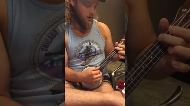 Mark Lavengood plays Louie's Lullaby on a Gibson UB1 Banjo Ukulele смотреть онлайн