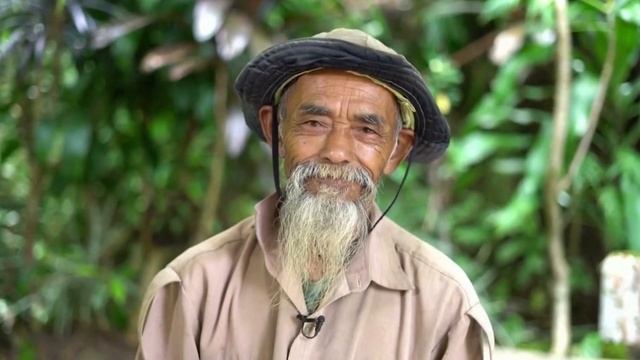 Люди "смеялись" над стариком, когда он 20-лет сажал ДЕРЕВЬЯ... Но, оказалось он спас всю ДЕРЕВНЮ! смотреть онлайн