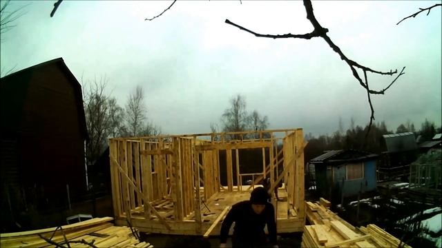 Сборка внутренних перегородок первого этажа каркасного дома - ускоренное видео смотреть онлайн