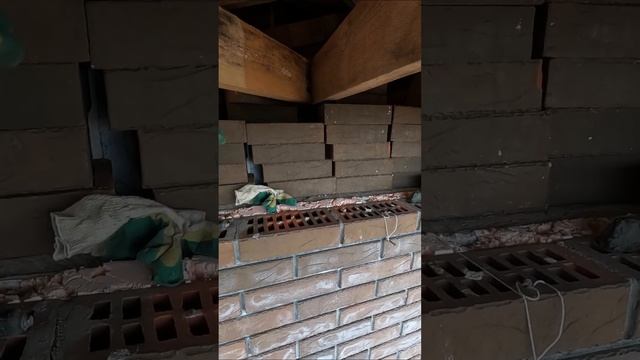 Пришлось докладывать кирпич под крышу