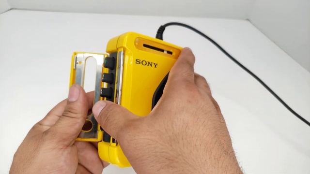 Sony Sports Walkman Cassette Player WM-AF54 смотреть онлайн