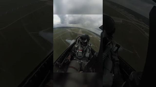 Unrestricted Climb in F-16 Fighter Jet - 0 to 15,000 feet in seconds смотреть онлайн