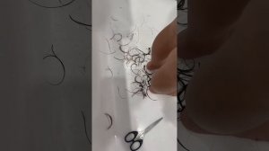 ОНА КРУТАЯ С НОВОЙ СТРИЖКОЙ ✂️?? КАРЭ И ЧЕЛКА #эмилия #прически #челка #tiktok #shorts #рек
