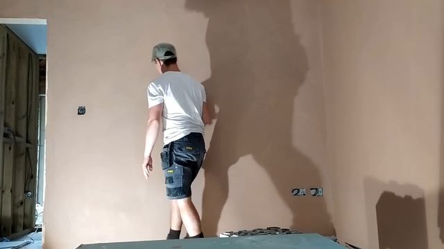 SPONGE FLOAT VS TRADITIONAL PLASTERING (Which Ones The Best??) смотреть онлайн