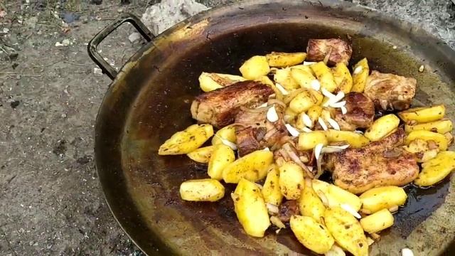 Готовим вкуснейшую картошку с мясом и зеленью на ДИСКЕ из бороны/Cooking delicious potatoes with m смотреть онлайн