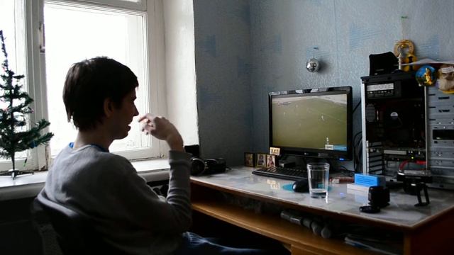 Смотрю футбол, пью успокоительное, в среду у меня день рождения, тридцать лет, юбилей смотреть онлайн