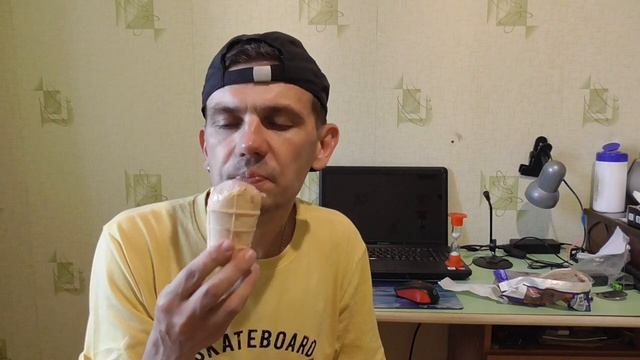 ОБЖОР ДЕГУСТИРУЮ МОРОЖЕНОЕ ШОКОЛАДНЫЙ ПЛОМБИР КОРОВКА ИЗ КОРЕНОВКИ смотреть онлайн