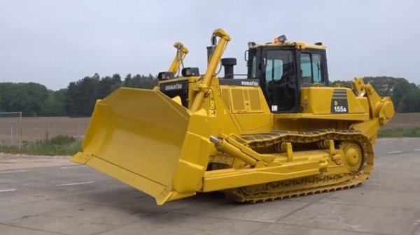 Komatsu D155A-6.
