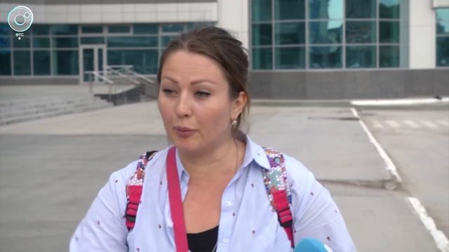 Застряли в чужом городе. Многодетная семья из Самарской области не смогла улететь из Новосибирска смотреть онлайн