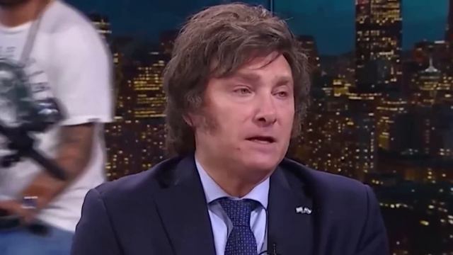 ARGENTINA | Javier Milei se muestra desbordado emocionalmente durante una entrevista | EL PAÍS смотреть онлайн