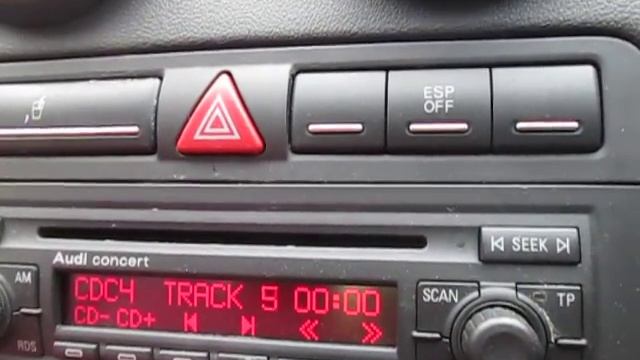 Audi A3 Concert stereo 6 CD changer test 8P смотреть онлайн