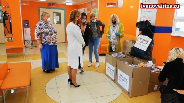 Депутат Ирина Иванова и представители малого бизнеса передали подарки для детей врачей смотреть онлайн