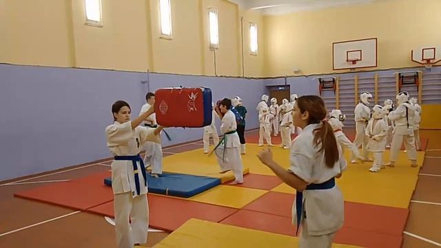 Клуб BlackBelt.Отработка удара Кайтен Гери смотреть онлайн