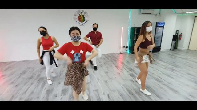 Caliente Dance Studio Singapore Bachata shines to Prince Royce - Loteria смотреть онлайн