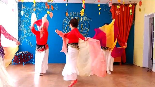 Dena Mai Hariri - восточный танец с шарфами