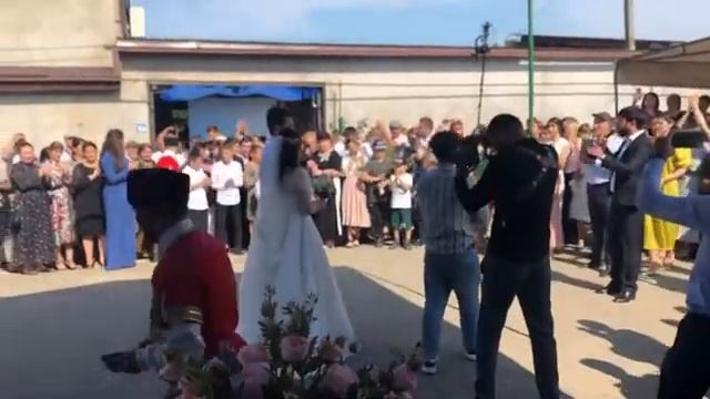 очень красивый танец вы точно не видели такую свадьбу ? смотреть онлайн