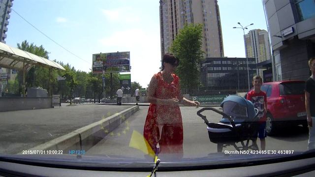 Курка на дорозі в Києві... (01.07.2015) смотреть онлайн