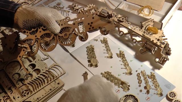 Как собрать ПАРОВОЗ из фанеры своими руками UGEARS