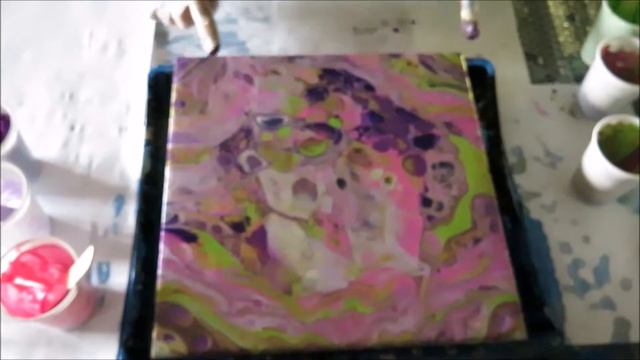 Acrylic Fluid Painting a easy guide to painting a Fluid Pour Painting with cells on a floor tile. смотреть онлайн