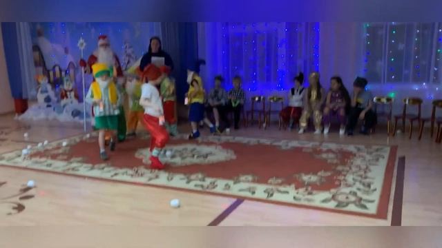 Новогодний утренник в подготовительной группе № 14 смотреть онлайн