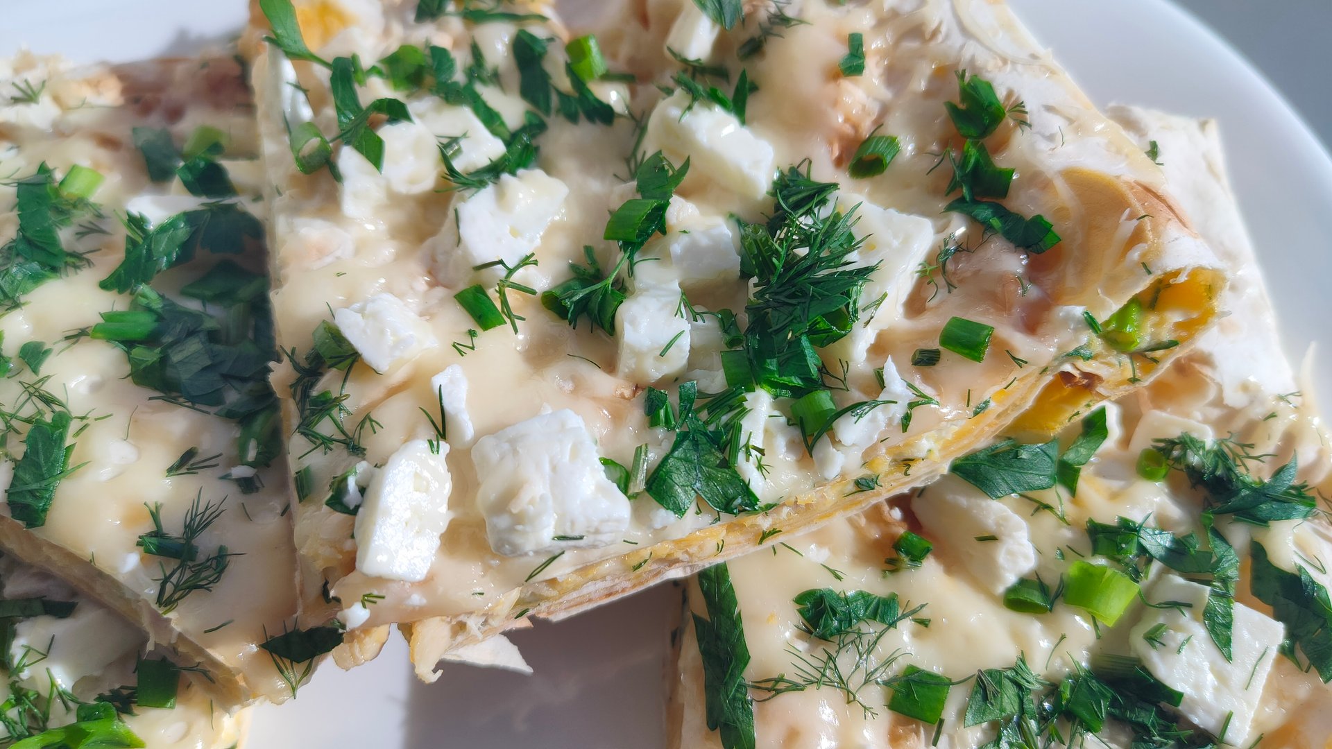 Лаваш с сыром, яйцом и зеленью. Быстрая и вкусная закуска из лаваша на сковороде!