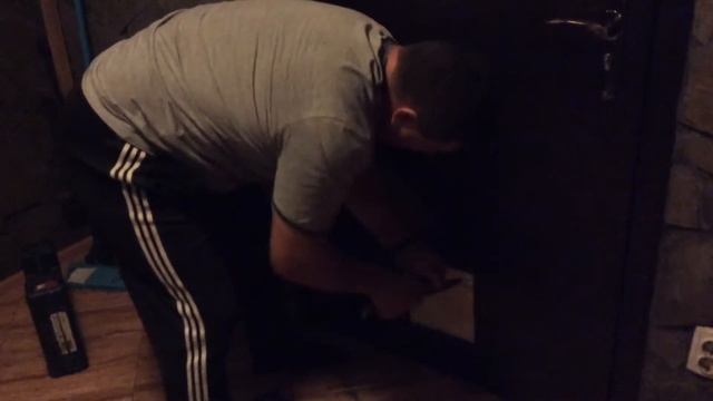 врезаем дверь для кошек и собак смотреть онлайн