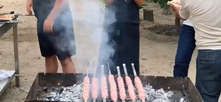 САМЫЙ ВКУСНЫЙ РЕЦЕПТ КЕБАБА НА ГРИЛЕ! ПОПРОБУЙТЕ ПРИГОТОВИТЬ ТАК СЕГОДНЯ! смотреть онлайн