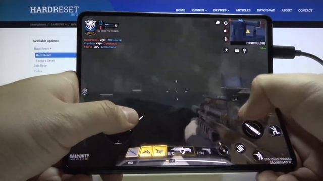 Играем на телефоне SAMSUNG Galaxy Z Fold3 5G в игру cod mobile. смотреть онлайн