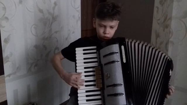 Енька на аккордионе! смотреть онлайн