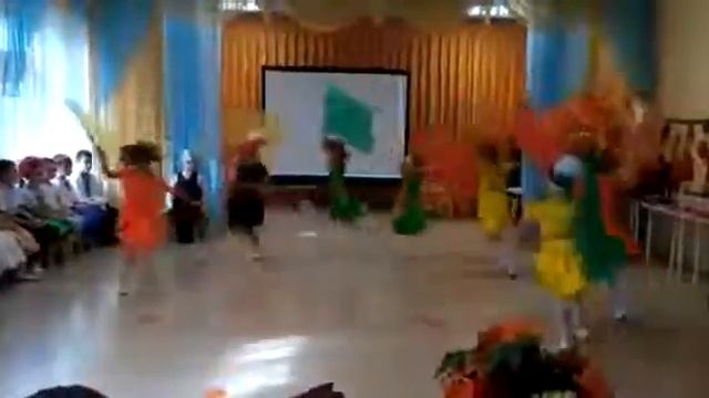 Танец осенних листьев на муз.А.Евтодьевой смотреть онлайн